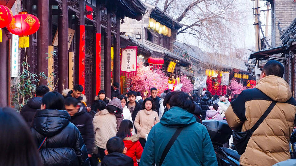 济南泉水街区：昔日藏在深闺，如今成打卡热点