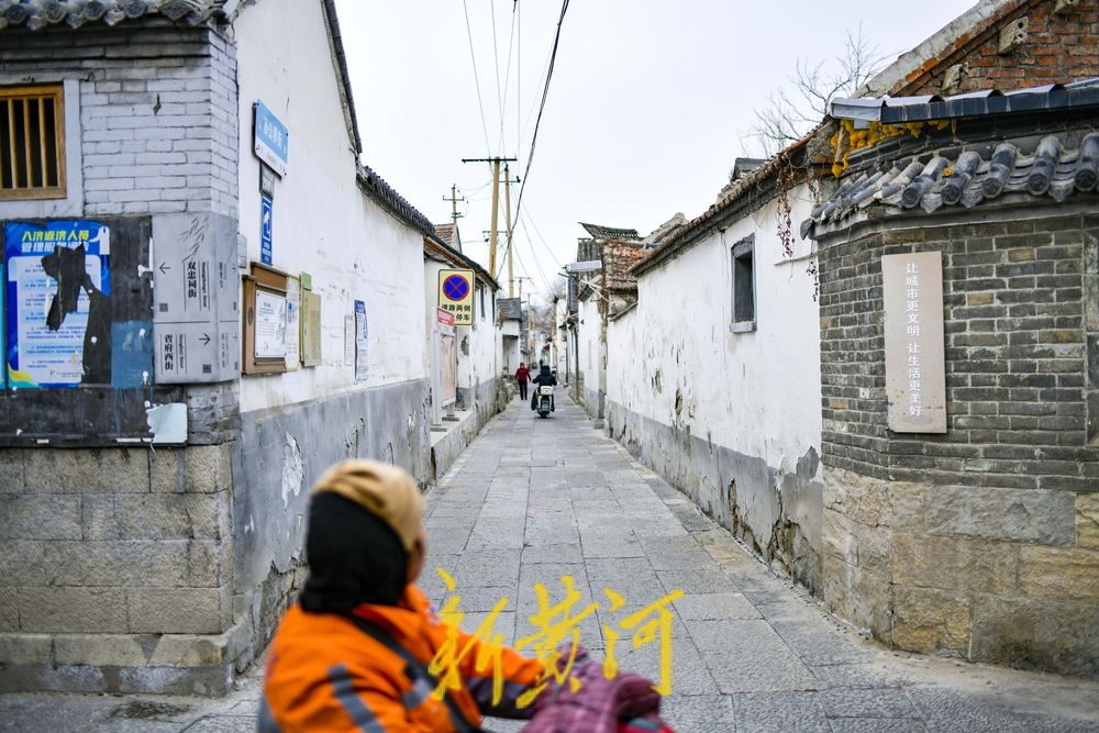 水泥路重铺石板路 老街巷重回旧时光